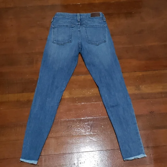 Distressed jeans - Picture 2 of 3